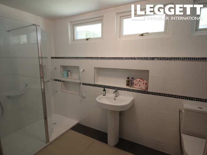 Image No.6-5 Bed House for sale