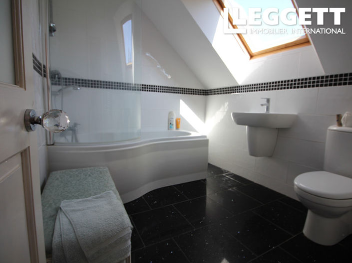 Image No.7-5 Bed House for sale