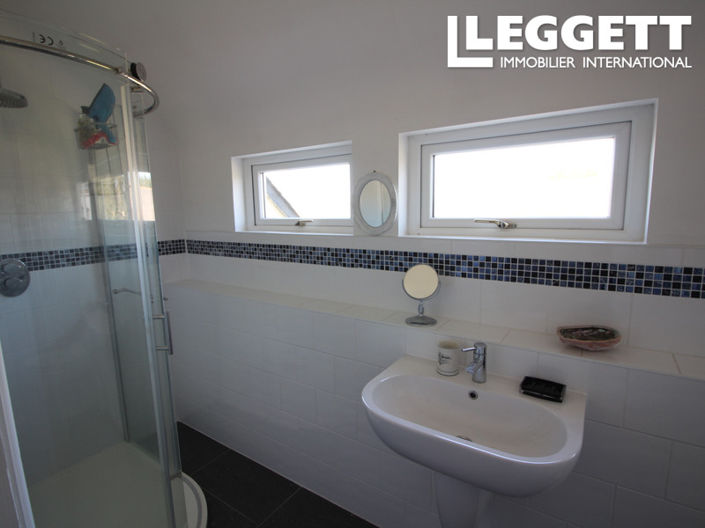 Image No.8-5 Bed House for sale