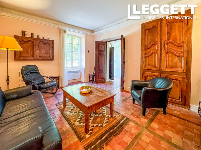 Image No.8-2 Bed House for sale