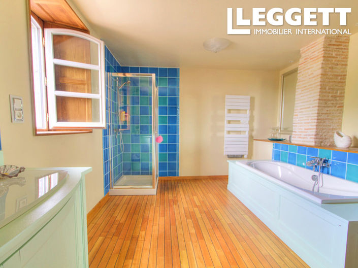 Image No.6-5 Bed House for sale