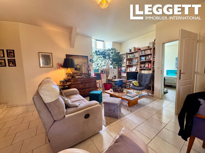 Image No.8-8 Bed House for sale