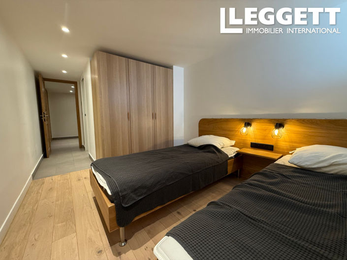 Image No.4-5 Bed House for sale