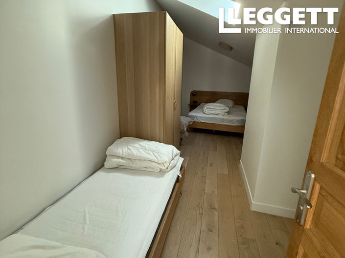 Image No.7-5 Bed House for sale