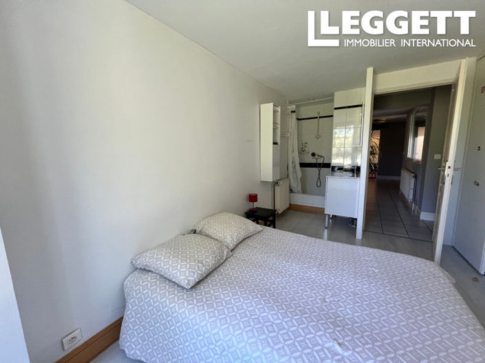 Image No.6-6 Bed House for sale