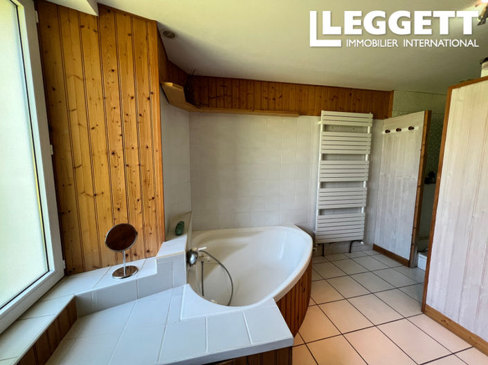 Image No.8-6 Bed House for sale