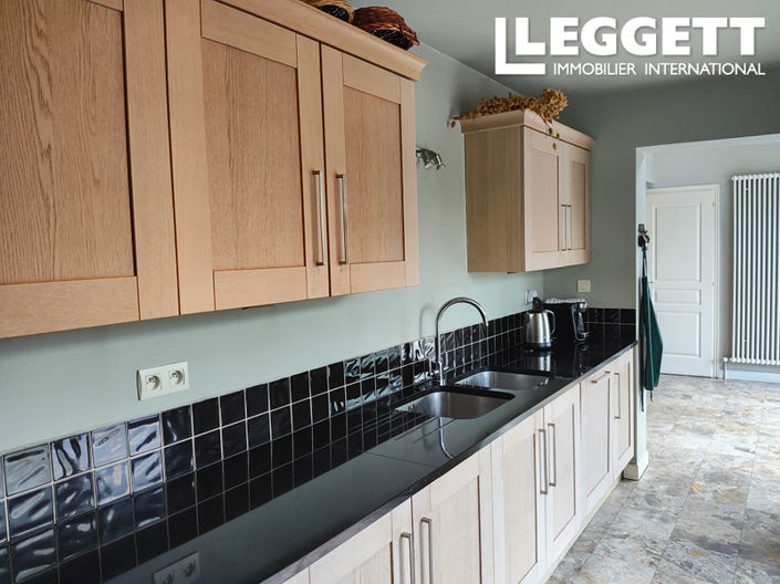 Image No.7-6 Bed House for sale