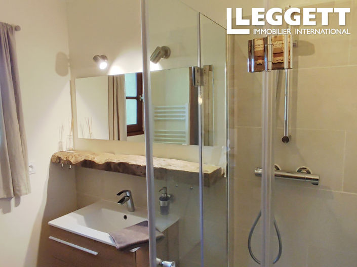 Image No.8-7 Bed House for sale