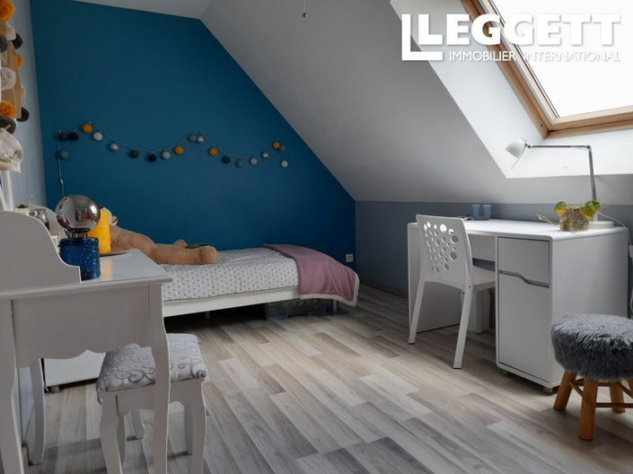 Image No.8-5 Bed House for sale