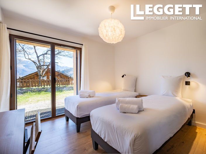 Image No.6-4 Bed House for sale