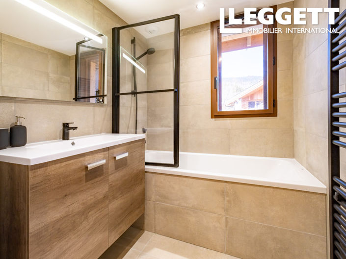 Image No.8-4 Bed House for sale