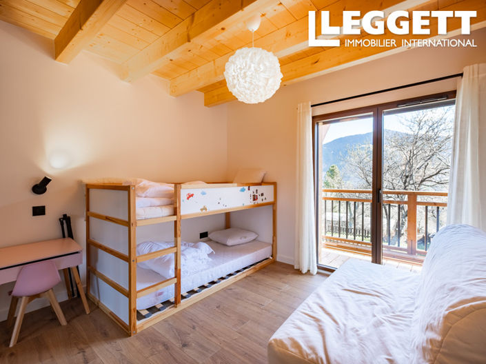 Image No.9-4 Bed House for sale