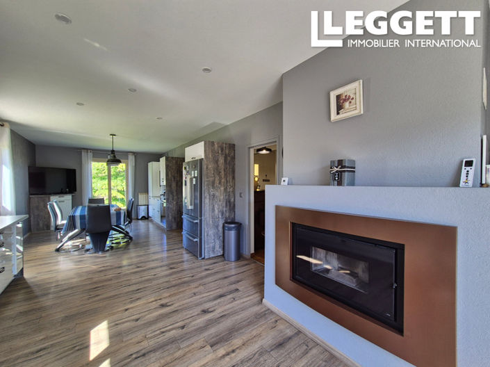 Image No.8-3 Bed House for sale