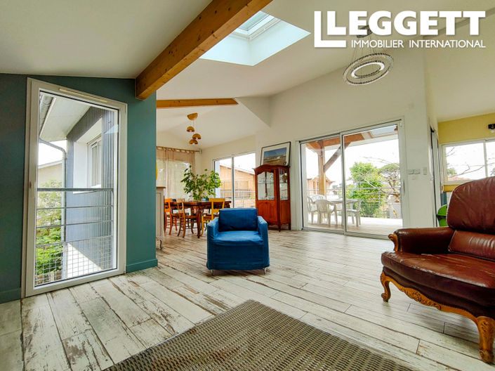 Image No.2-4 Bed House for sale