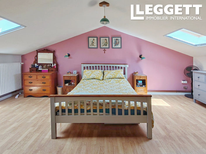 Image No.8-3 Bed House for sale