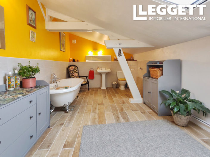 Image No.9-3 Bed House for sale