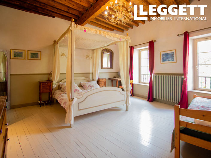 Image No.6-4 Bed House for sale