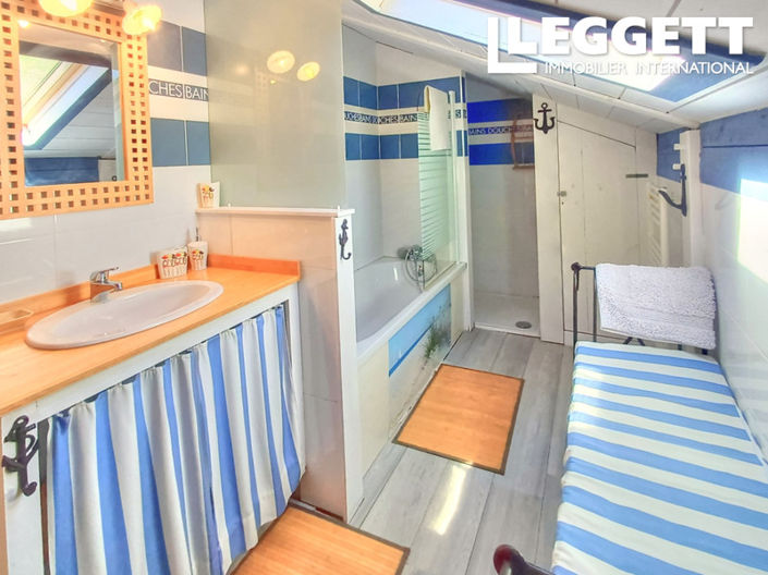 Image No.10-5 Bed House for sale