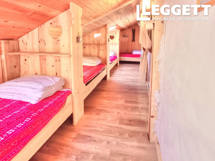 Image No.8-5 Bed House for sale