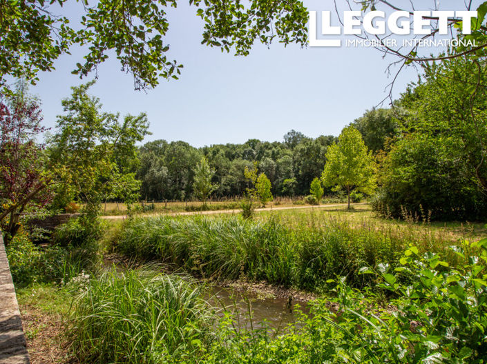 Image No.8-8 Bed House for sale