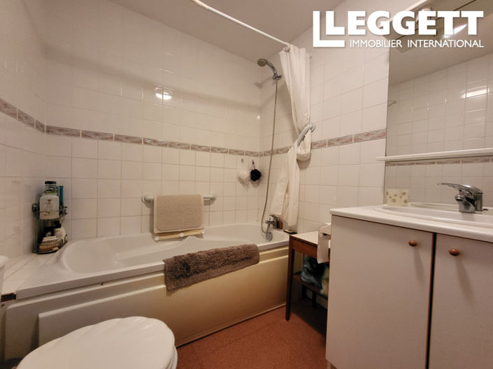 Image No.10-3 Bed House for sale