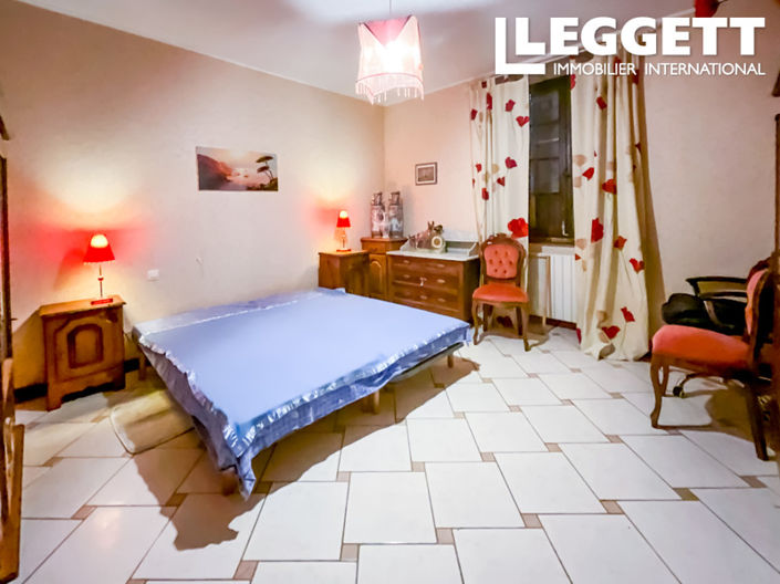 Image No.5-6 Bed House for sale