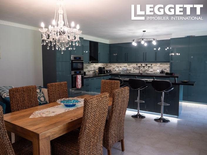 Image No.5-7 Bed House for sale