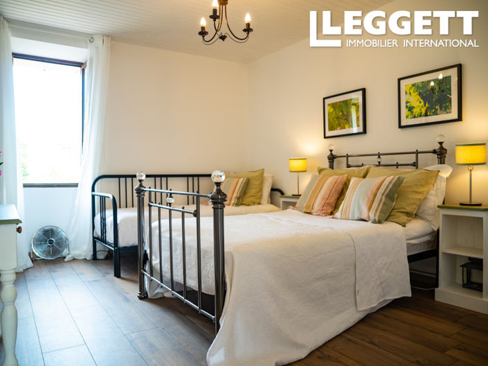 Image No.8-5 Bed Commercial for sale