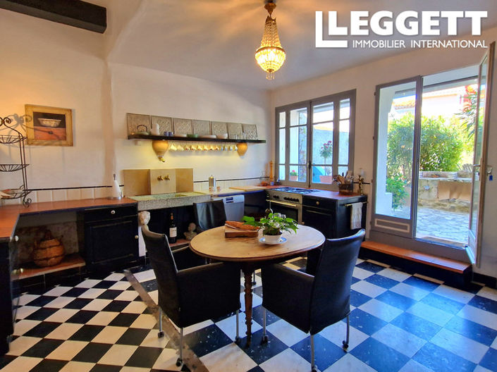 Image No.6-9 Bed House for sale