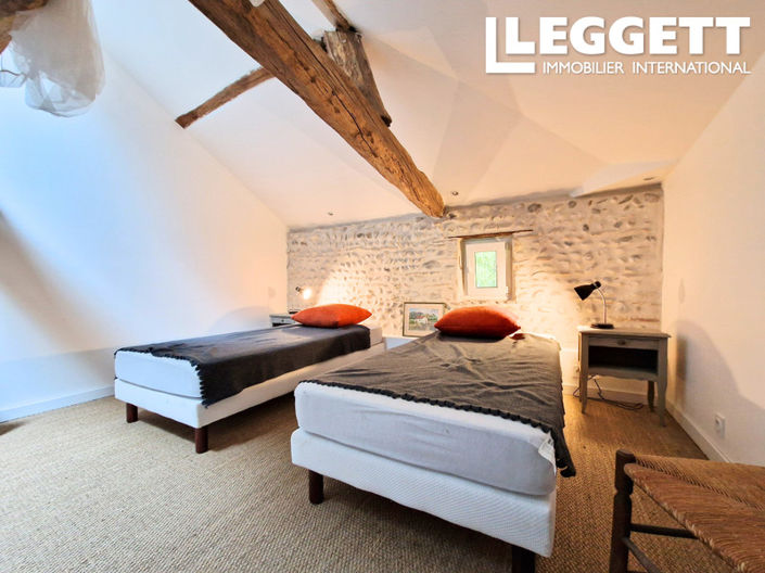 Image No.10-6 Bed House for sale