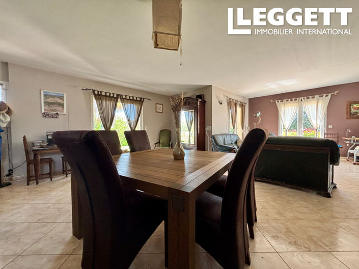 Image No.2-4 Bed House for sale