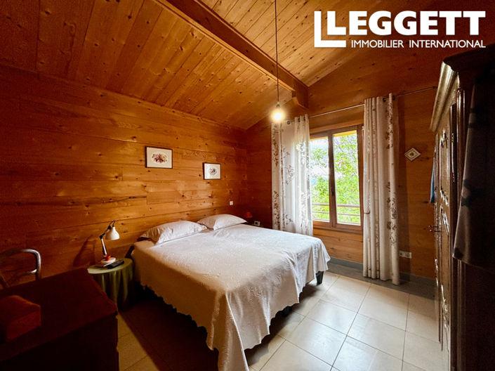 Image No.8-3 Bed House for sale