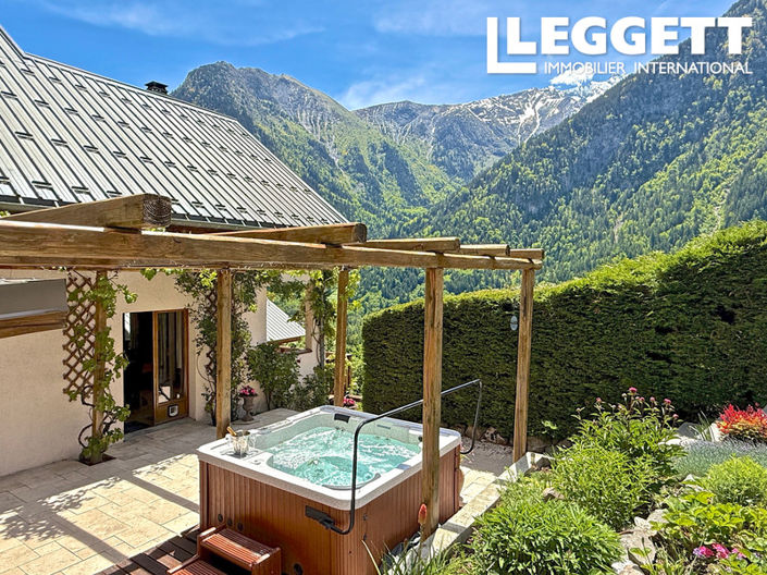 Image No.1-7 Bed House for sale