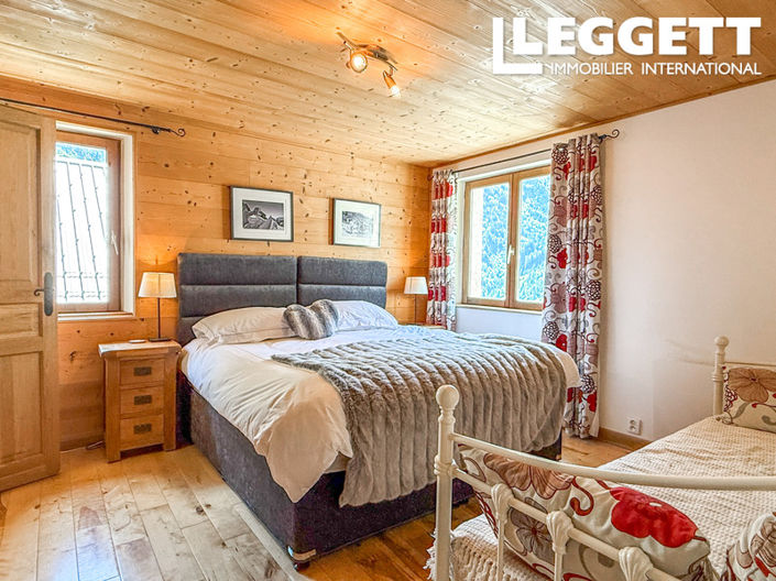 Image No.7-7 Bed House for sale