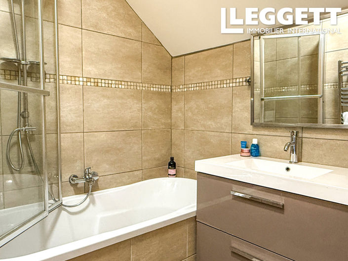 Image No.9-7 Bed House for sale