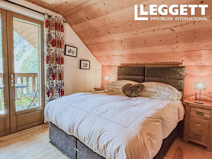 Image No.8-7 Bed House for sale