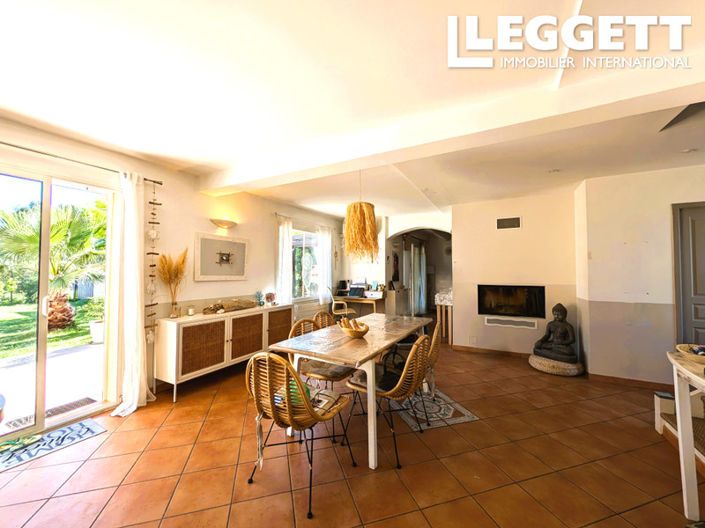 Image No.5-5 Bed House for sale