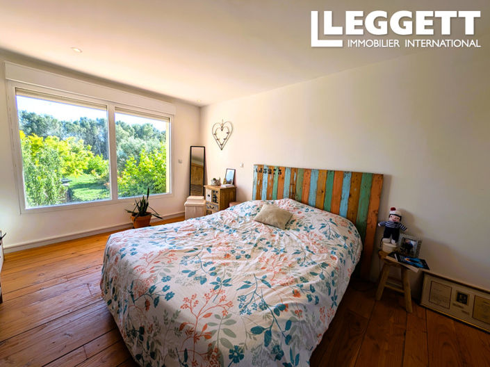 Image No.8-5 Bed House for sale