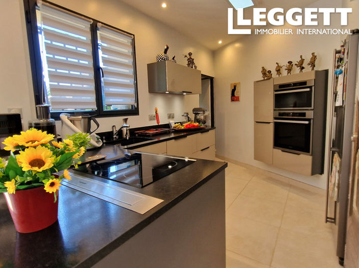 Image No.6-4 Bed House for sale