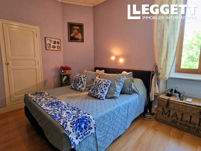 Image No.8-4 Bed House for sale