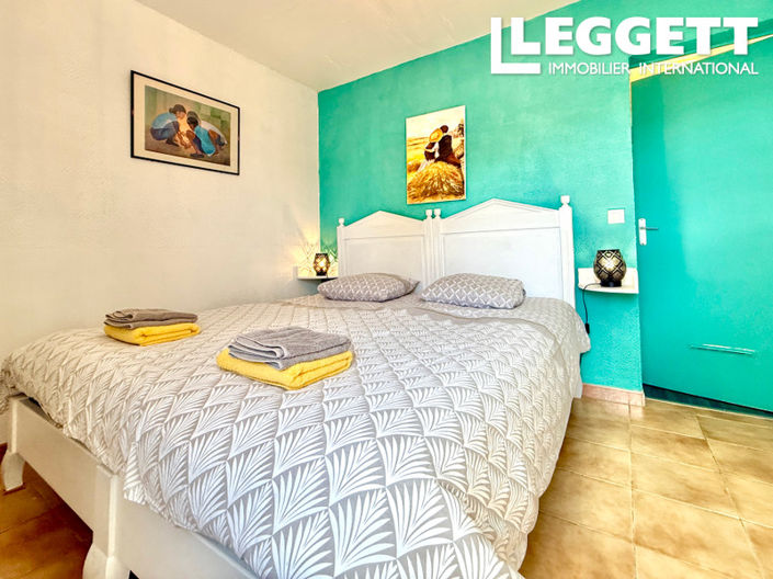 Image No.10-8 Bed House for sale