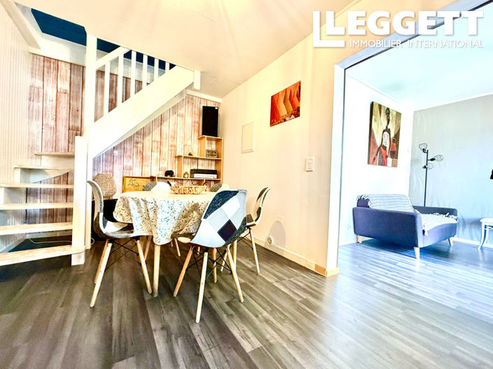 Image No.8-8 Bed House for sale