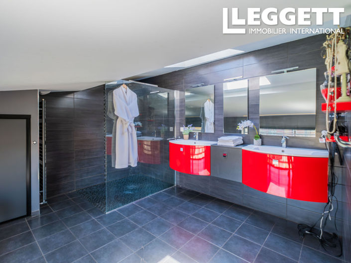 Image No.7-6 Bed House for sale