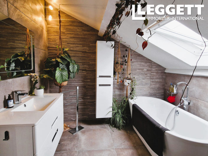 Image No.8-4 Bed House for sale