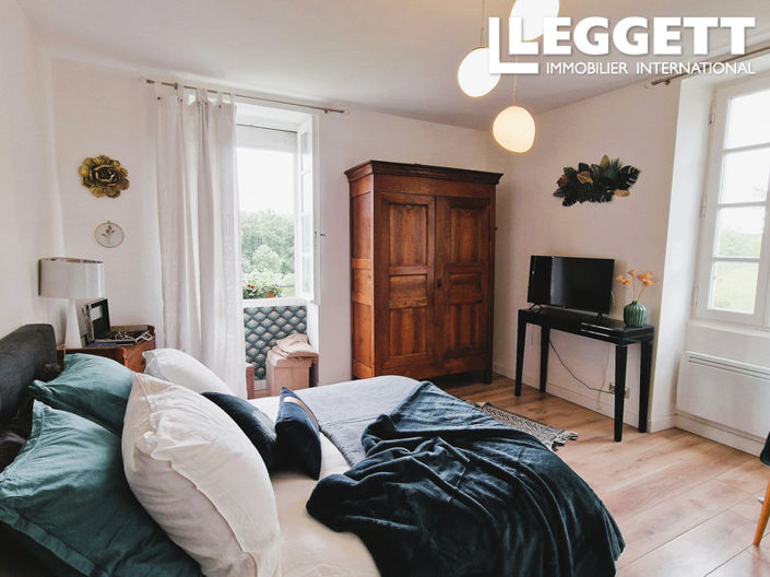 Image No.2-4 Bed House for sale