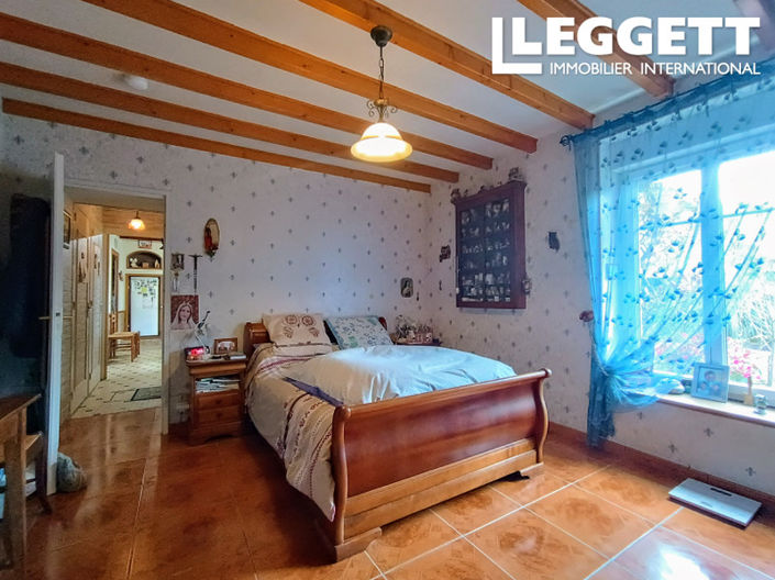 Image No.6-6 Bed House for sale