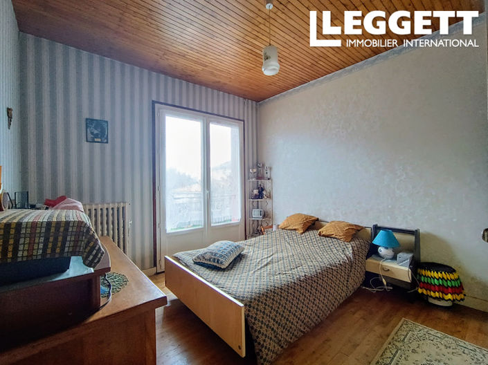 Image No.8-6 Bed House for sale