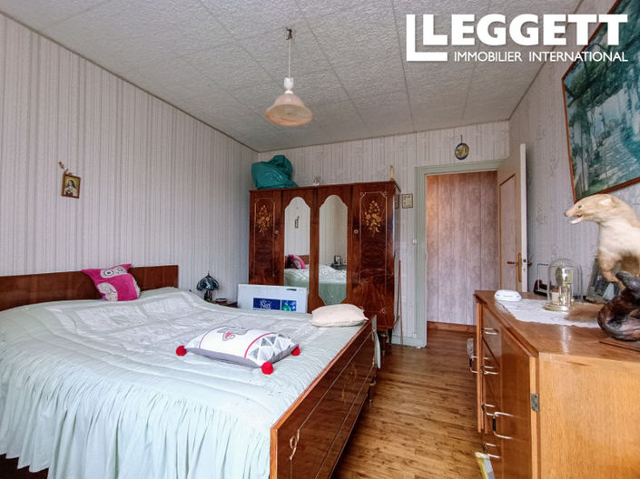 Image No.9-6 Bed House for sale