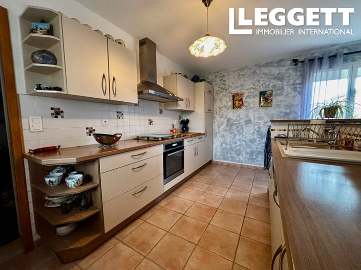 Image No.8-4 Bed House for sale