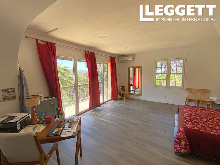 Image No.6-5 Bed House for sale